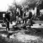 Jedna z mála fotografií niekdajších kulpínskych zabíjačiek. Vznikla v októbri roku 1952 a fotografovala príbuzná z ďalekej Ameriky.