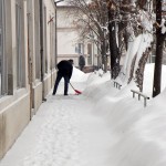 Petrovčania denne odhadzovali sneh, až vznikli poriadne kopy