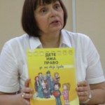 Novka Mojićová predstavuje knihu o právach dieťaťa