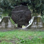 V spomienkovom parku je emblém bojovníkov NOB 1941 – 1945